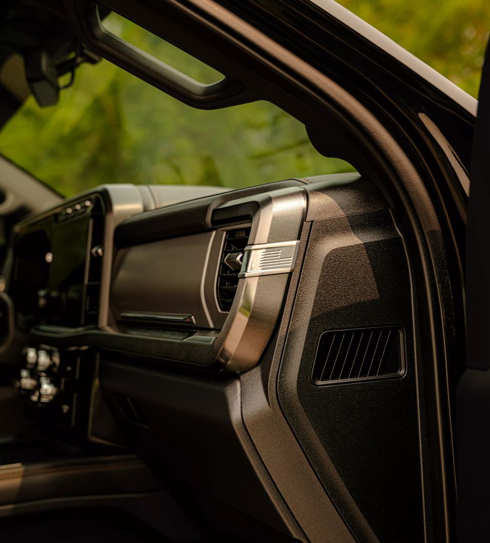 2024 Ford F350 Super Duty Crew Cab - Image 25