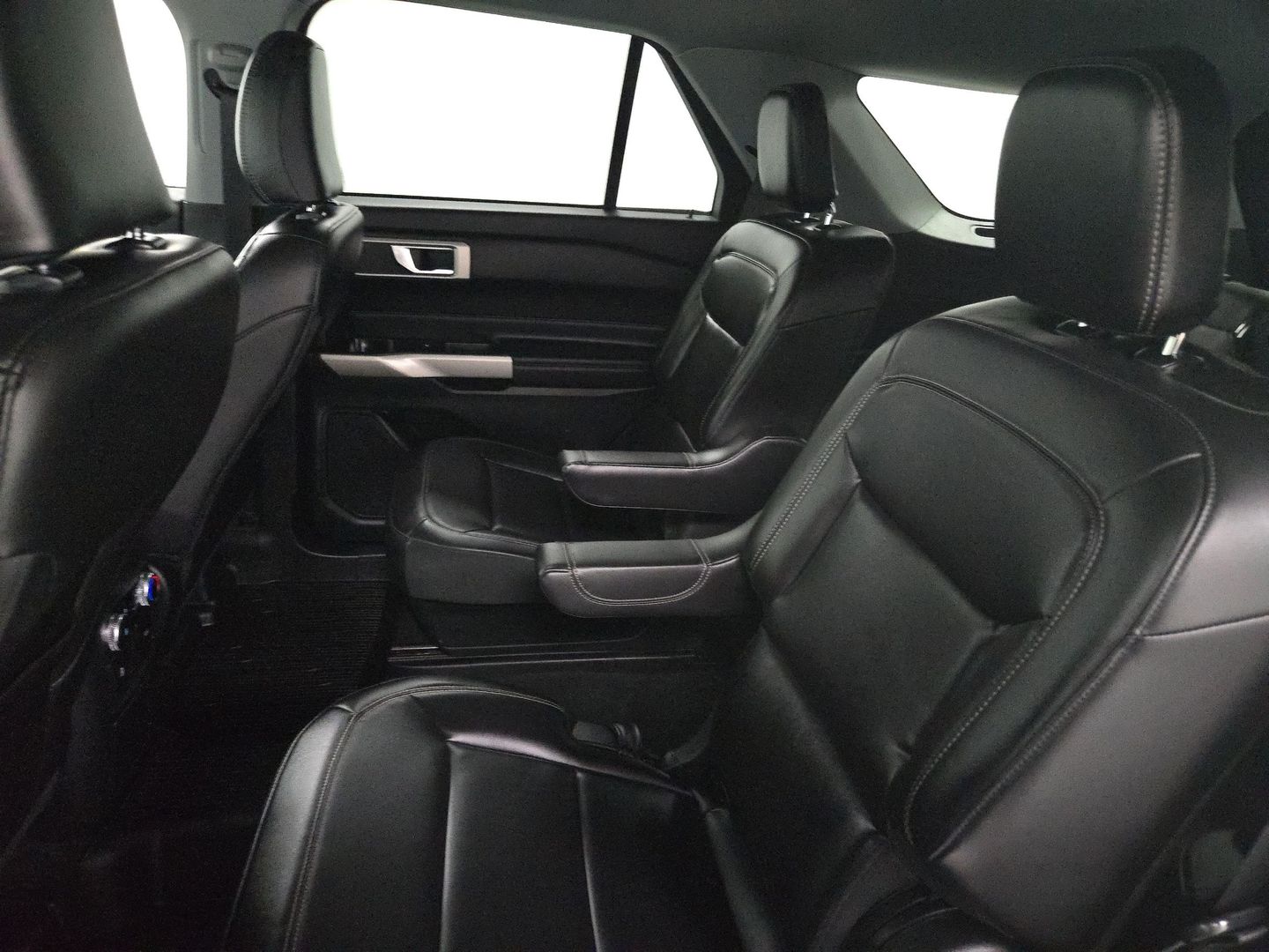 2022 Ford Explorer - Image 14