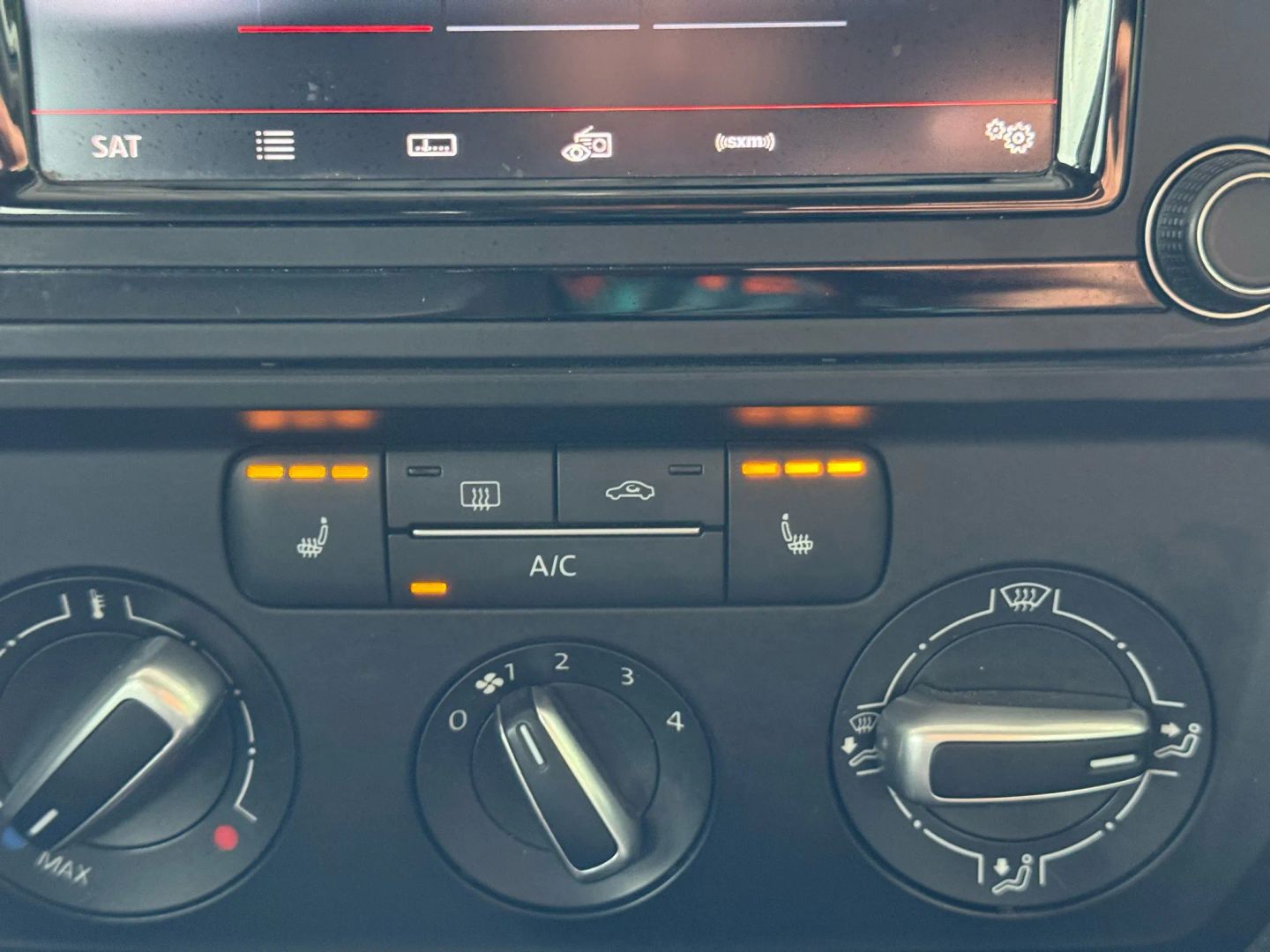 2017 Volkswagen Jetta - Image 29