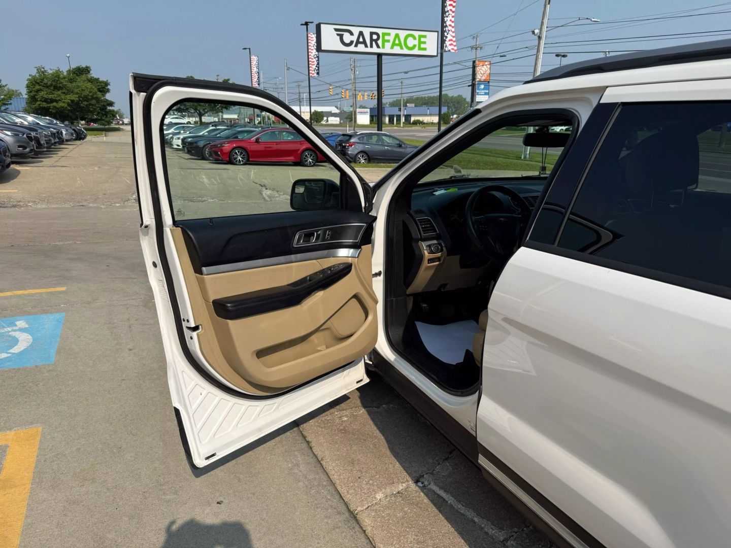 2016 Ford Explorer - Image 17