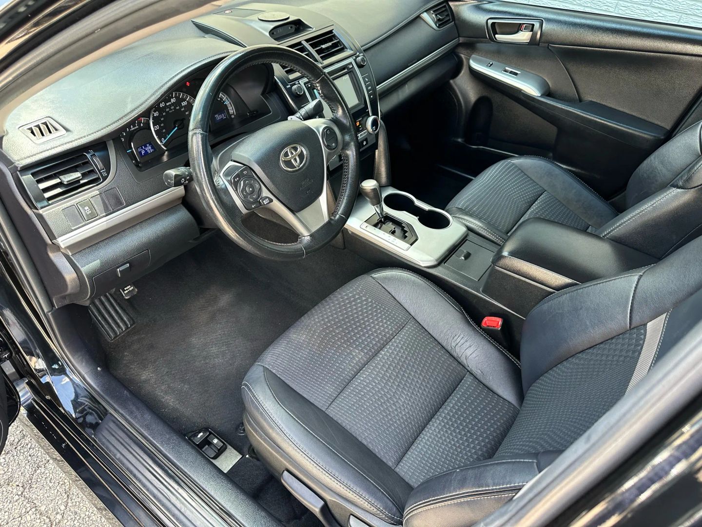 2014 Toyota Camry - Image 13