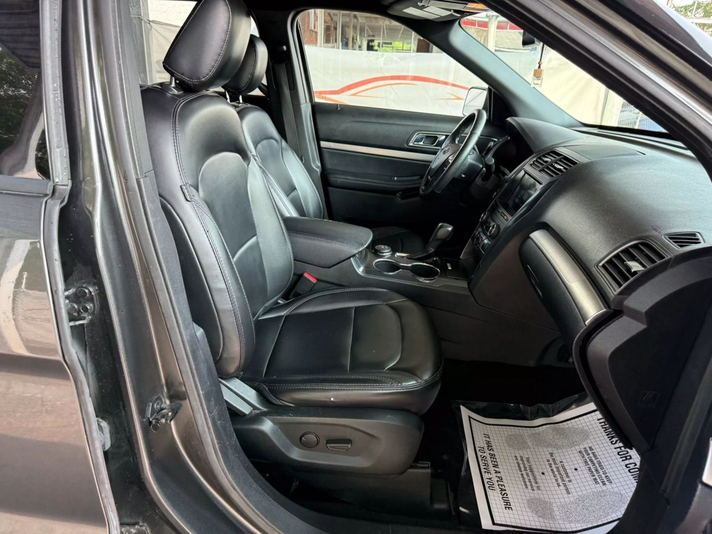 2019 Ford Explorer - Image 25