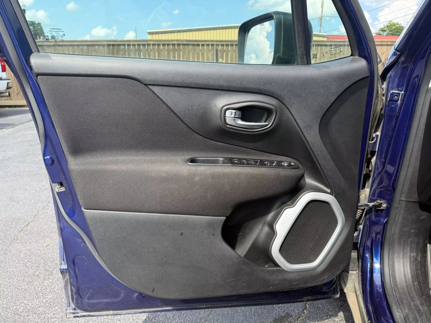 2021 Jeep Renegade - Image 11