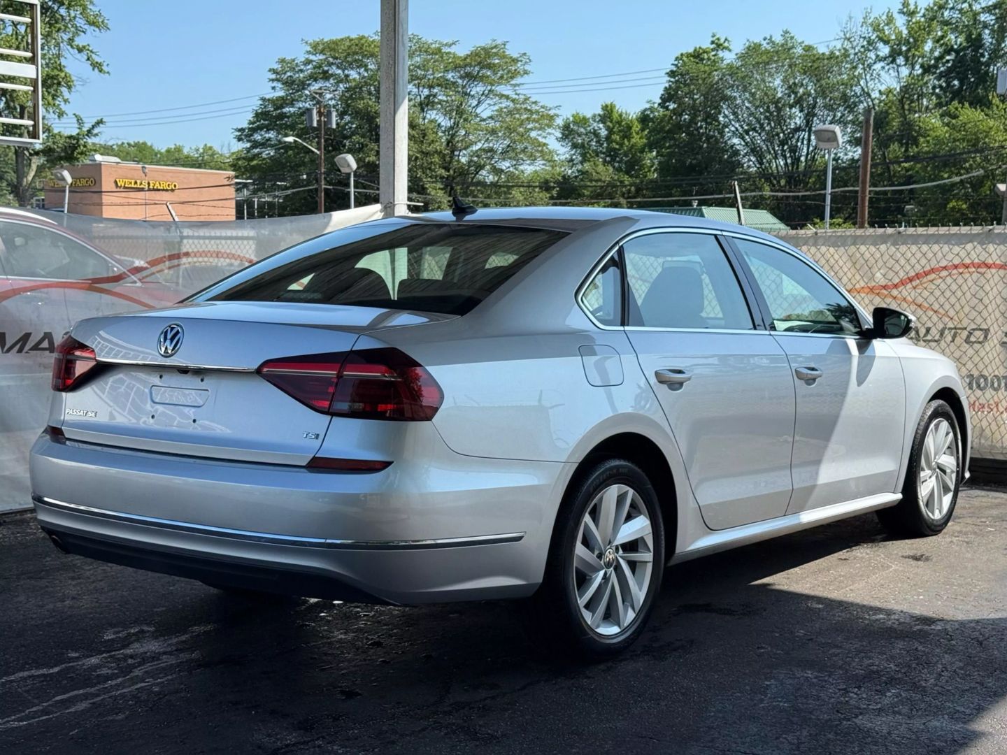 2018 Volkswagen Passat - Image 11