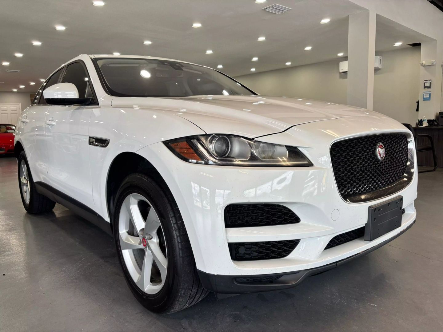2018 Jaguar F-pace 30t Premium Sport Utility 4d - Image 1