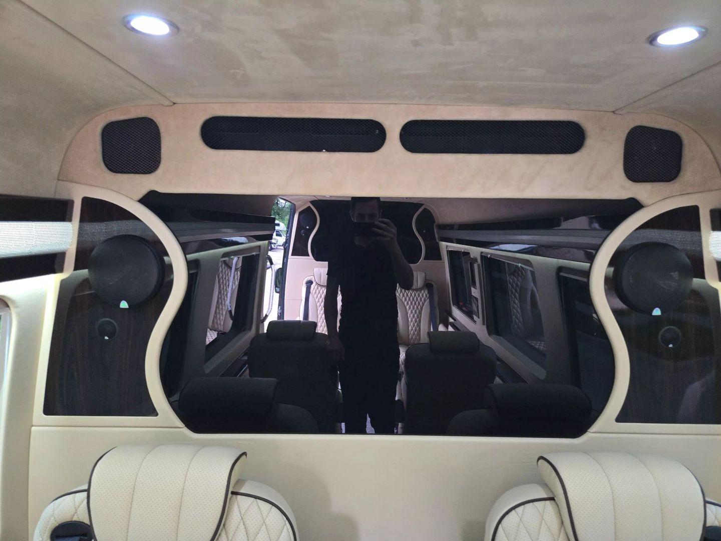 2017 Mercedes-benz Sprinter 2500 Cargo - Image 18