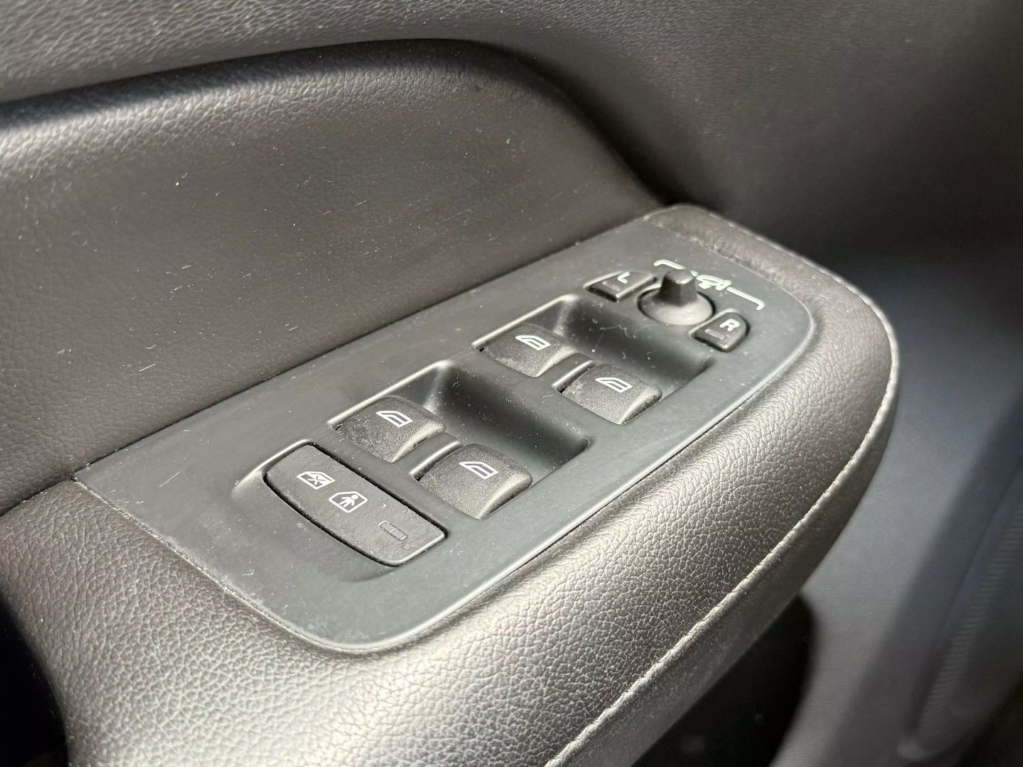 2020 Volvo S60 - Image 46