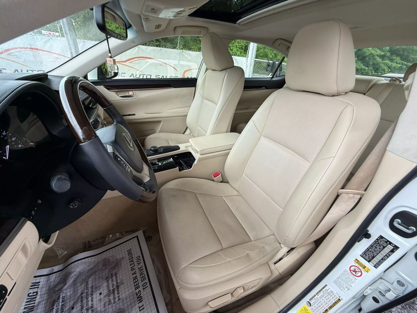 2015 Lexus Es - Image 16