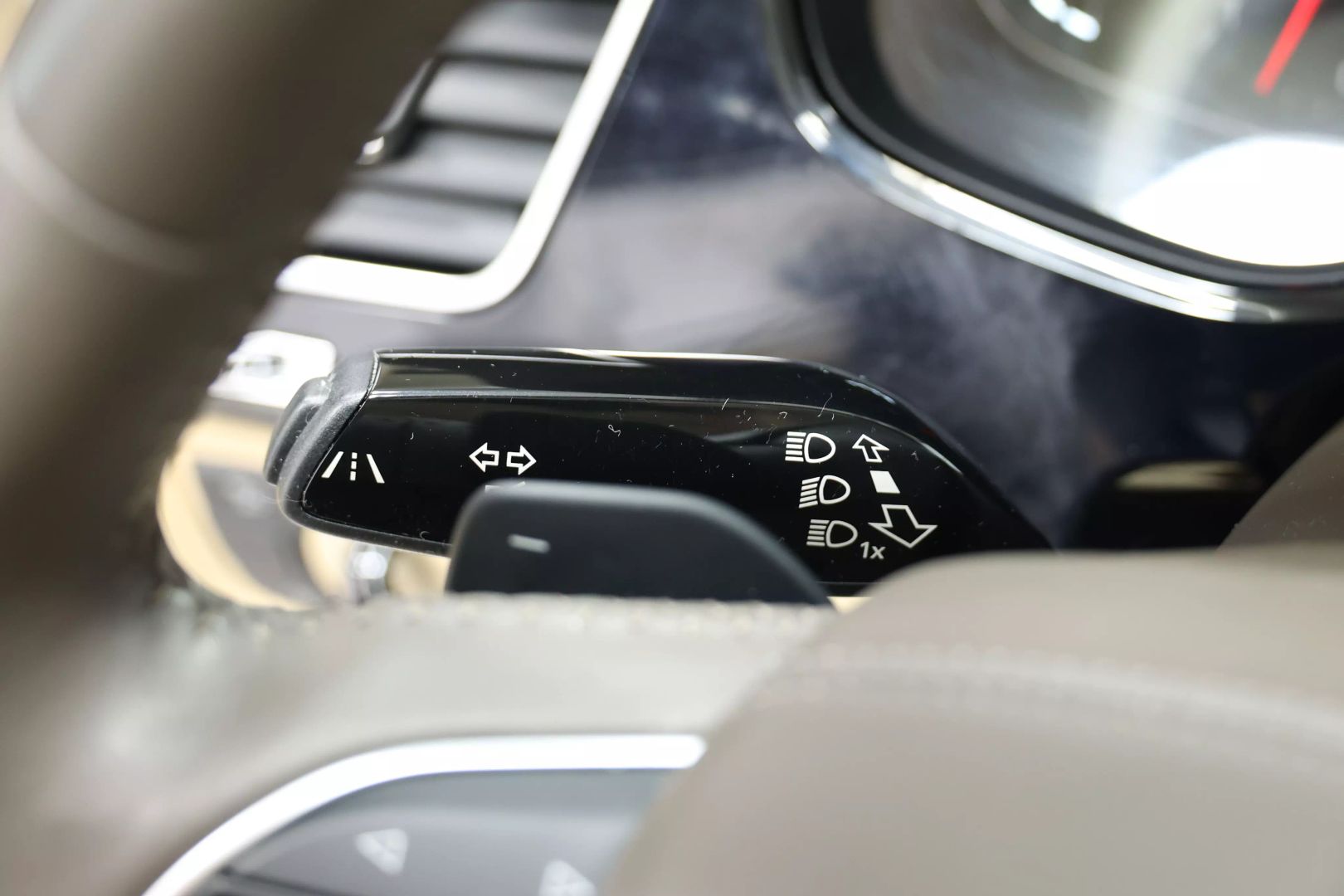 2015 Audi A8 - Image 25