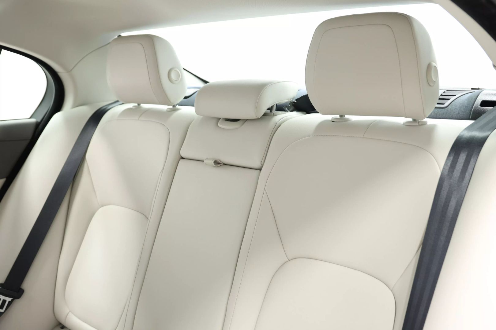 2019 Jaguar Xe - Image 53