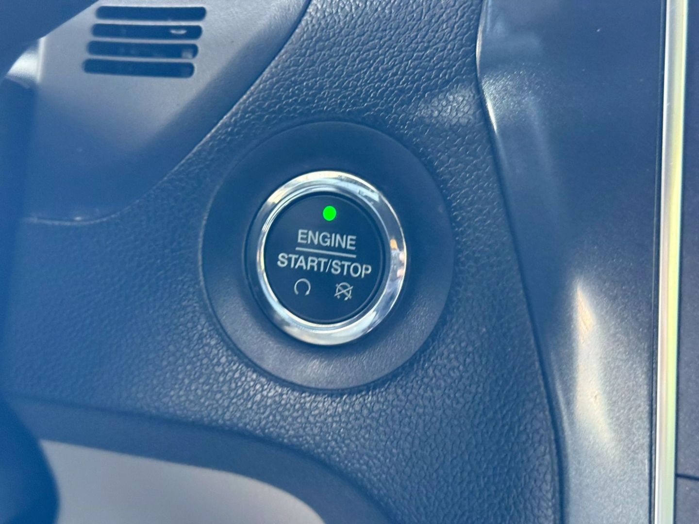 2018 Ford Explorer - Image 33
