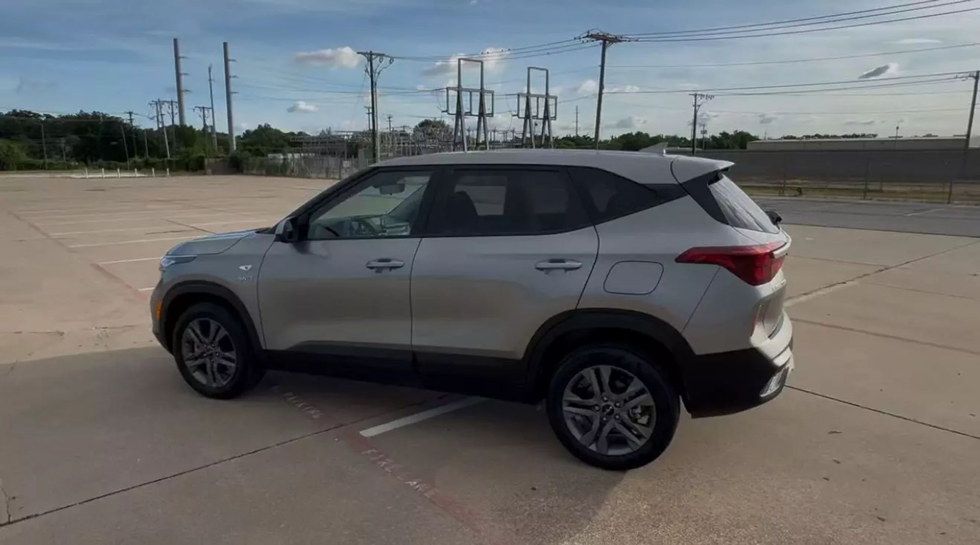 2023 Kia Seltos - Image 3