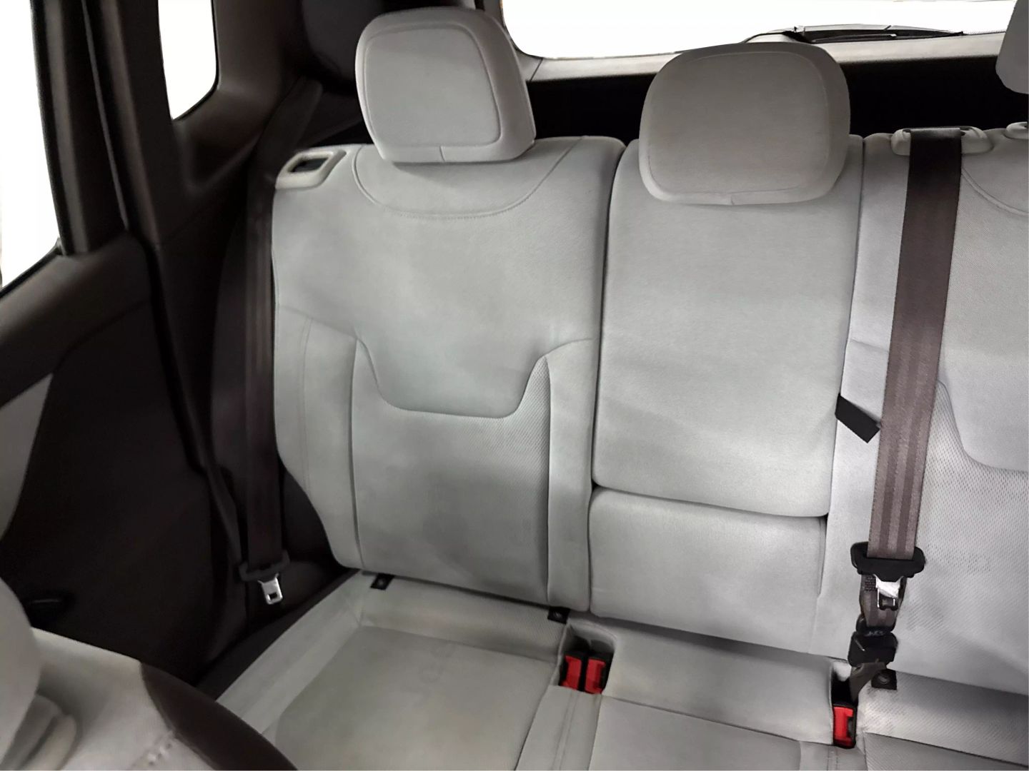 2015 Jeep Renegade - Image 31