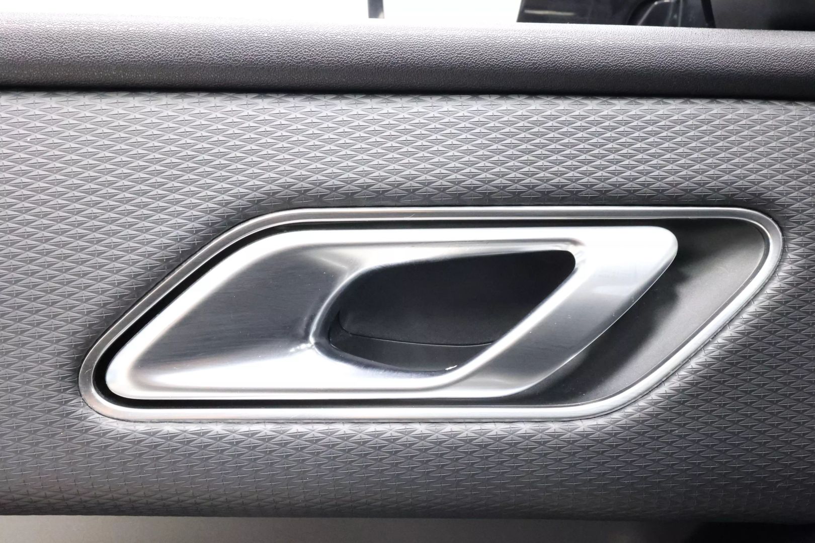 2019 Land Rover Range Rover Velar - Image 11