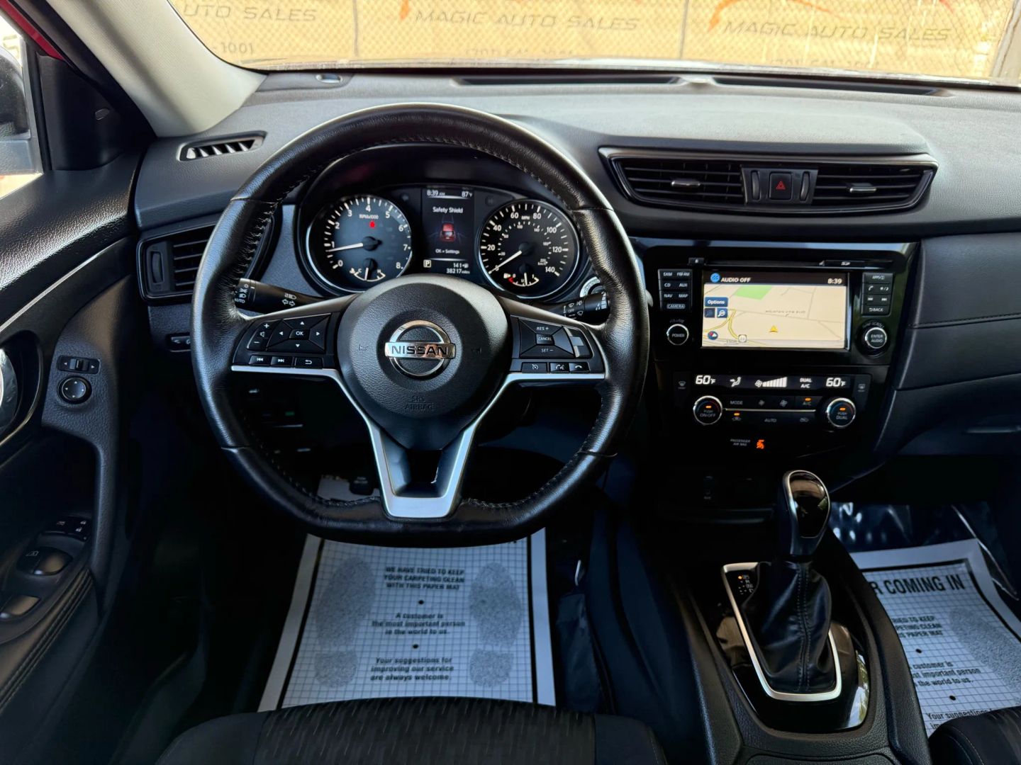 2017 Nissan Rogue - Image 32