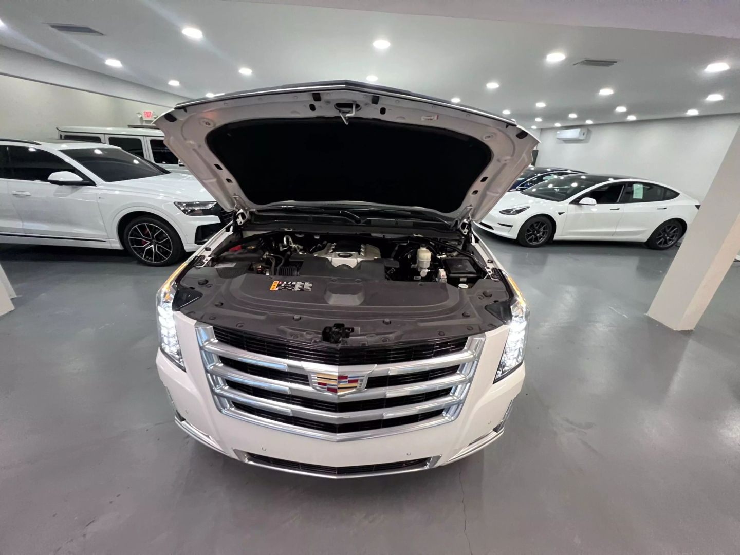 2019 Cadillac Escalade Luxury Sport Utility 4d - Image 41