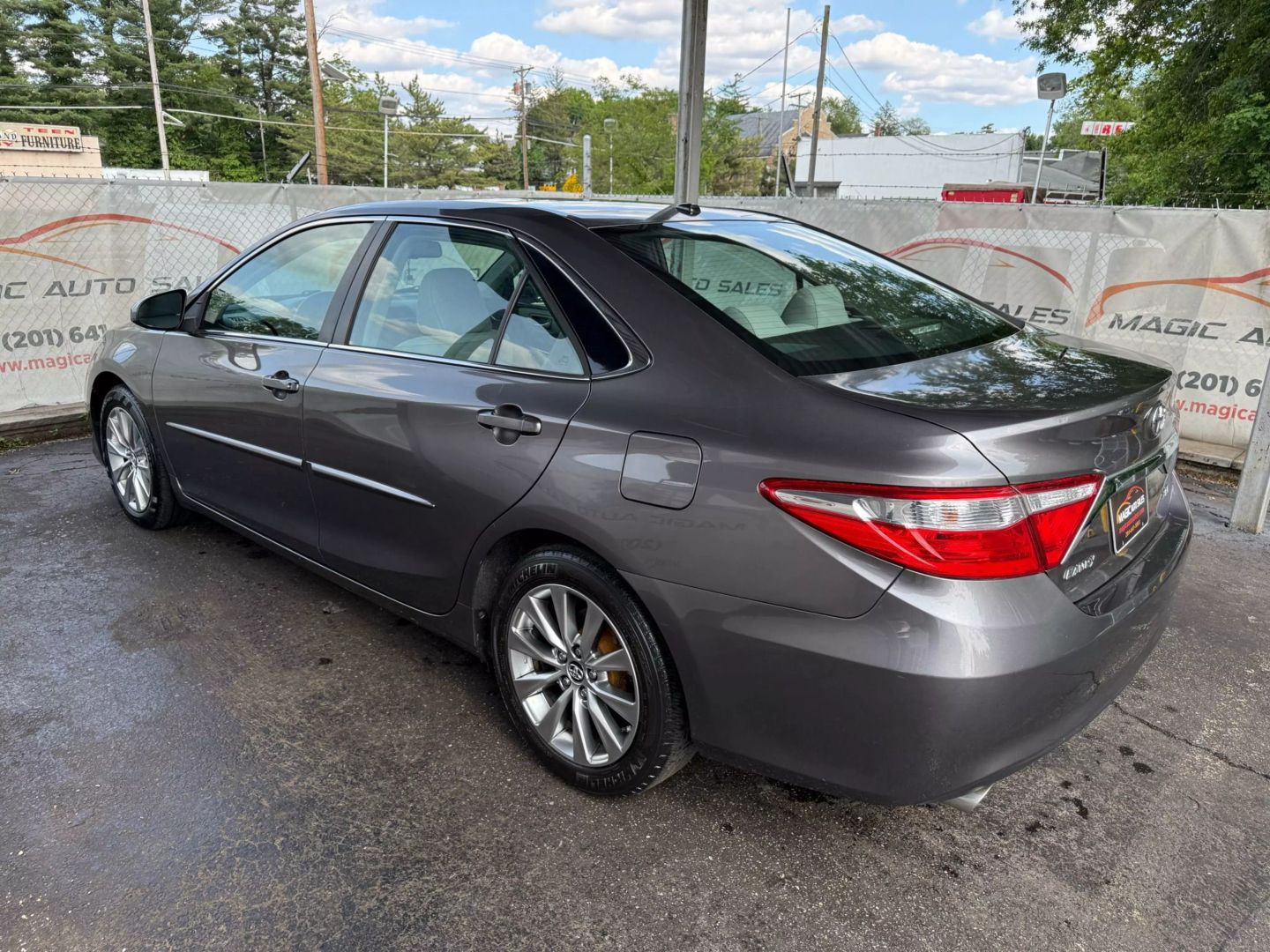 2016 Toyota Camry - Image 12