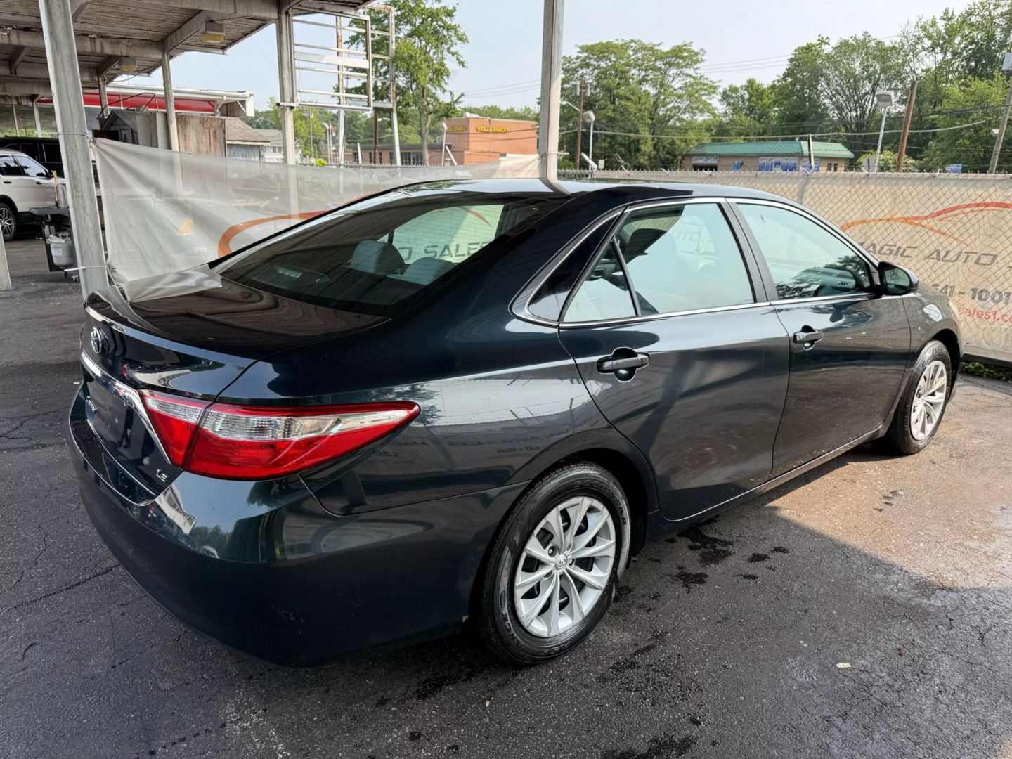 2015 Toyota Camry - Image 12