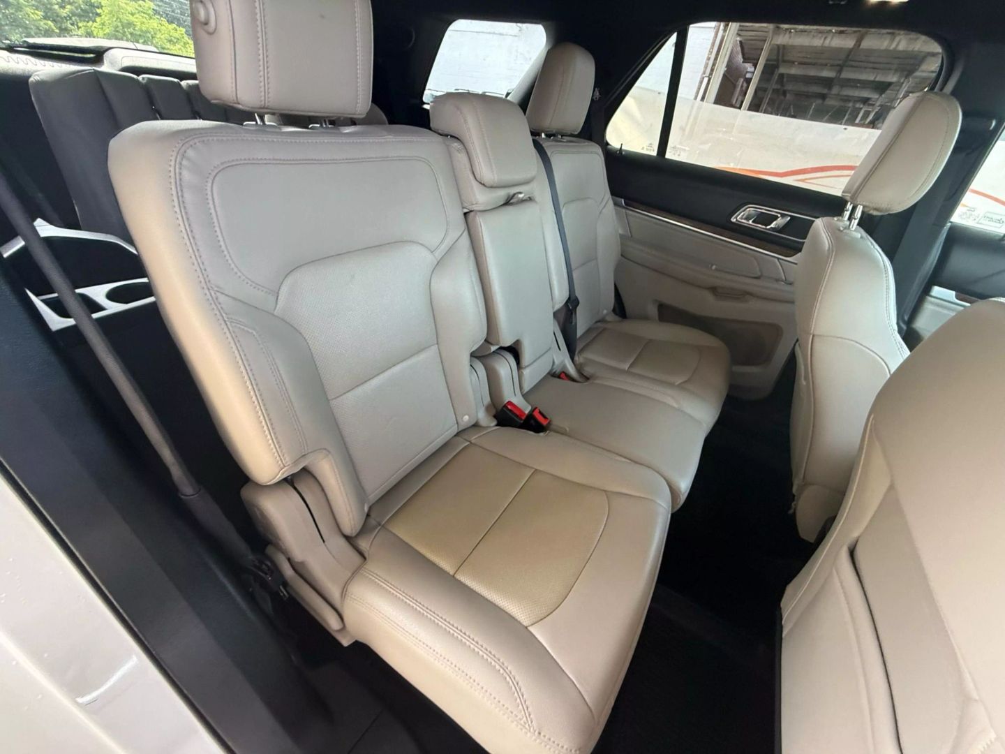 2018 Ford Explorer - Image 24