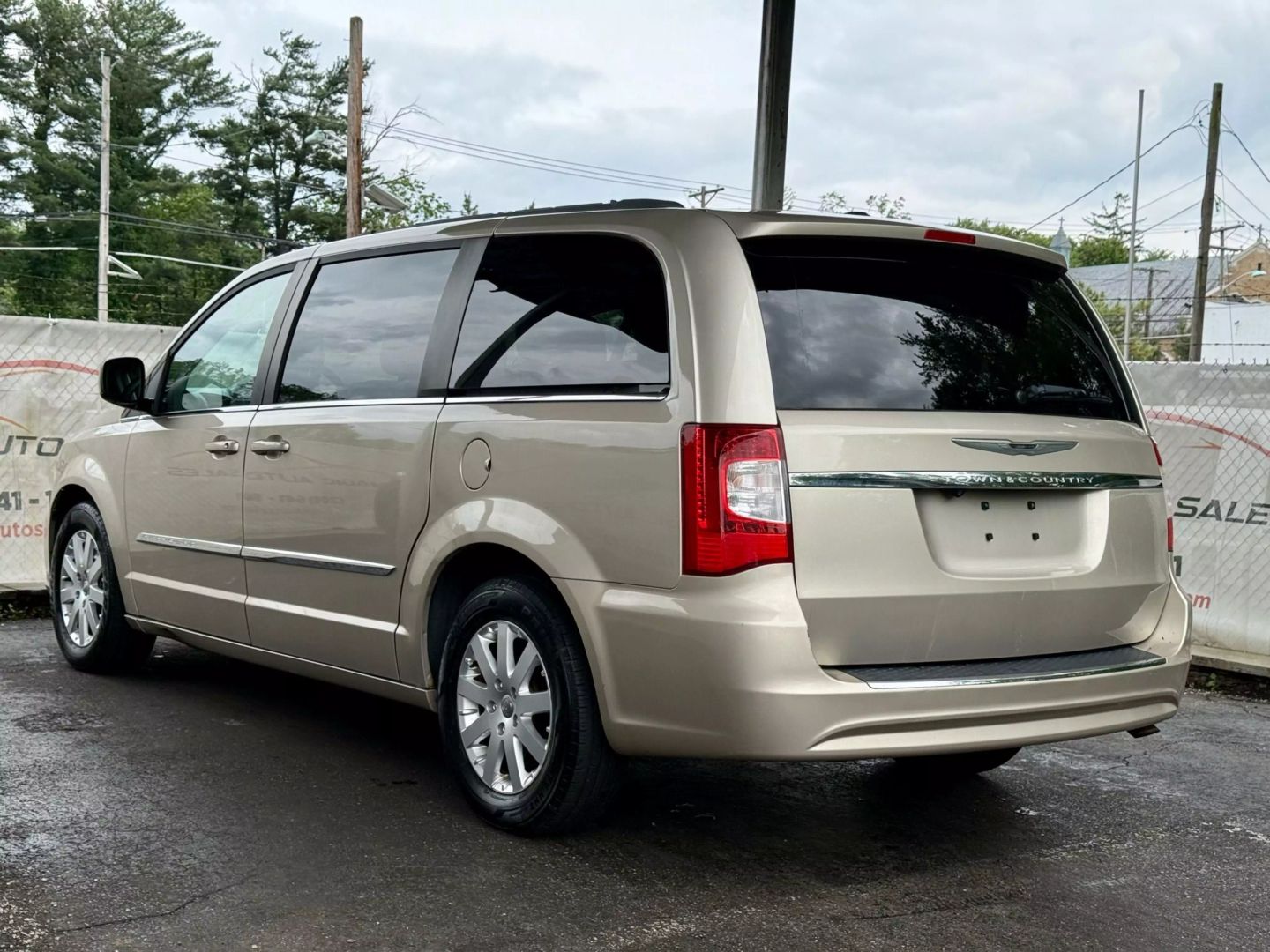 2013 Chrysler Town & Country - Image 9