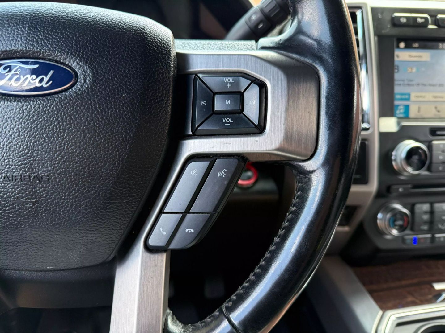 2017 Ford F250 Super Duty Crew Cab - Image 11