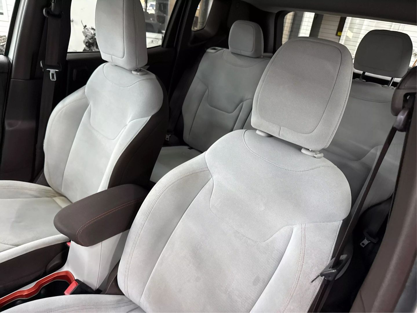 2015 Jeep Renegade - Image 28