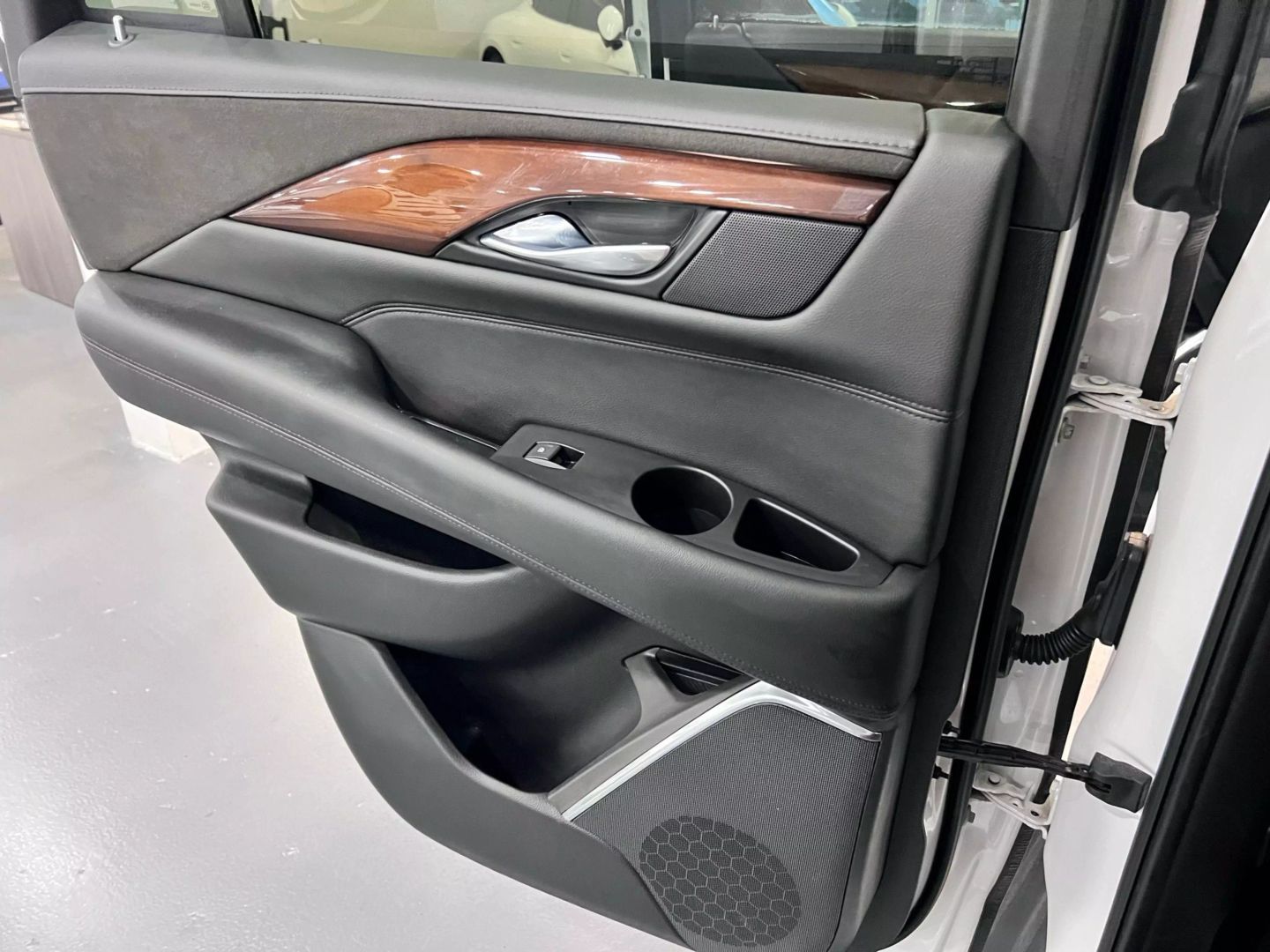 2019 Cadillac Escalade Luxury Sport Utility 4d - Image 27