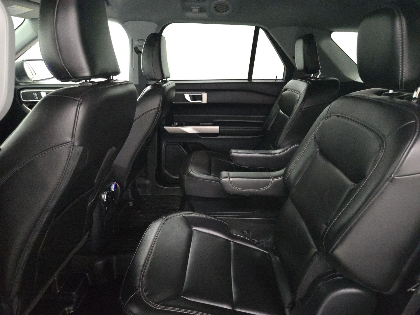 2022 Ford Explorer - Image 10