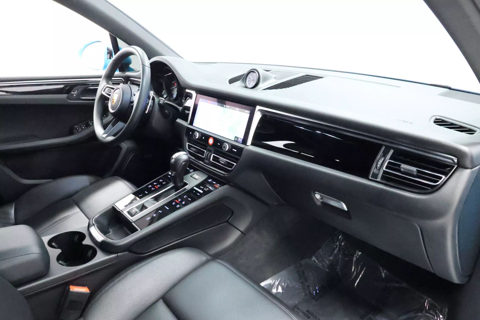 2022 Porsche Macan - Image 91