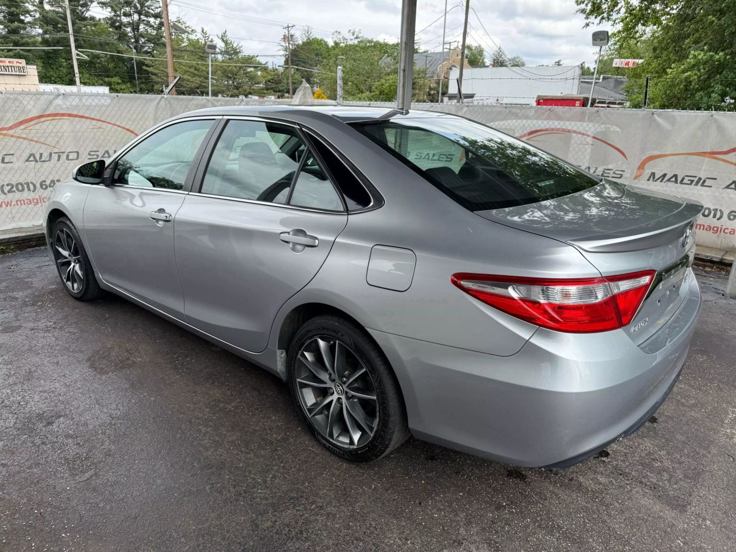2015 Toyota Camry - Image 12