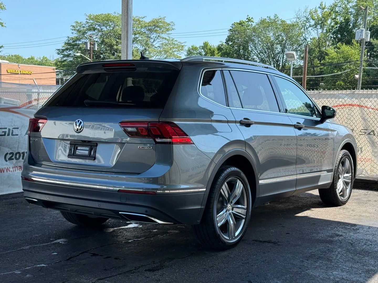 2020 Volkswagen Tiguan - Image 11