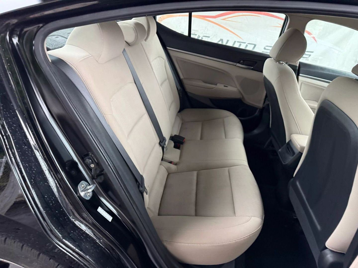 2018 Hyundai Elantra - Image 22