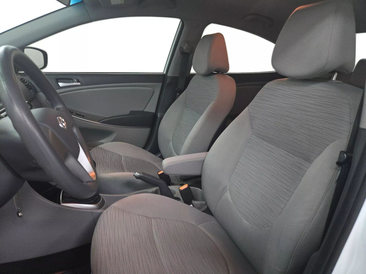 2015 Hyundai Accent - Image 18