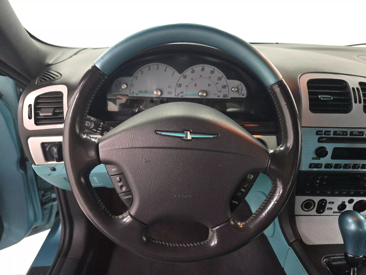 2002 Ford Thunderbird - Image 16