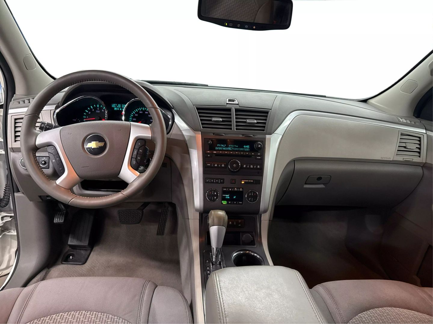 2011 Chevrolet Traverse - Image 19