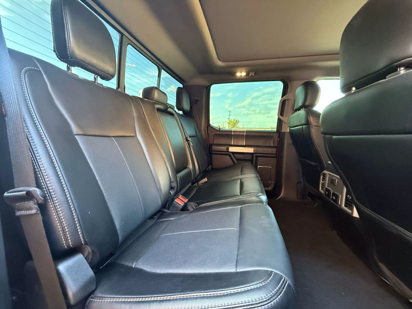 2020 Ford F250 Super Duty Crew Cab - Image 16