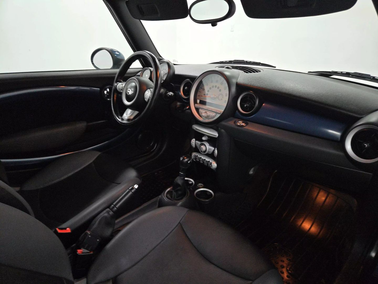 2010 Mini Convertible - Image 24