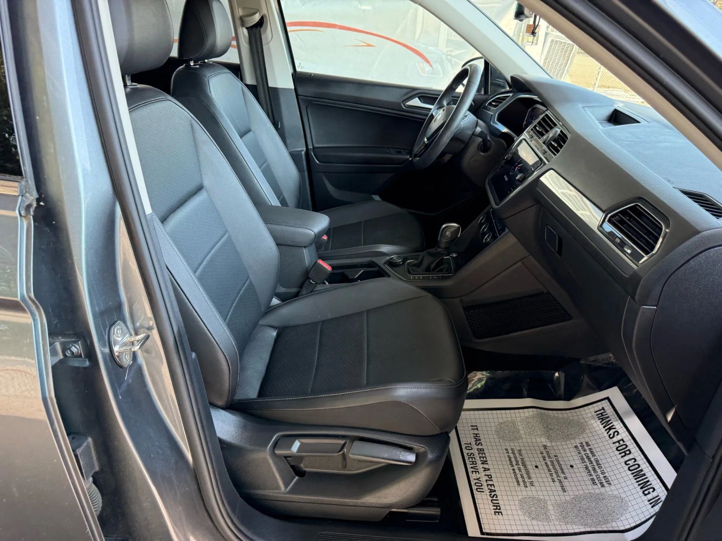 2020 Volkswagen Tiguan - Image 25