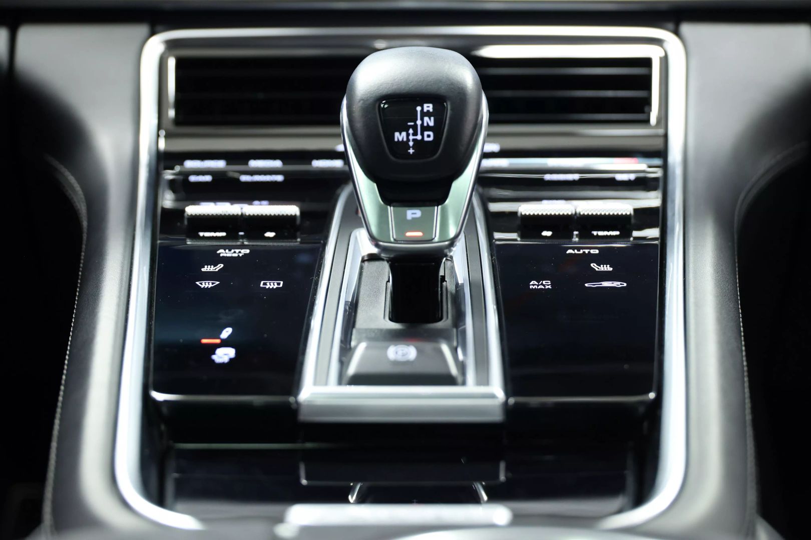 2020 Porsche Panamera - Image 42