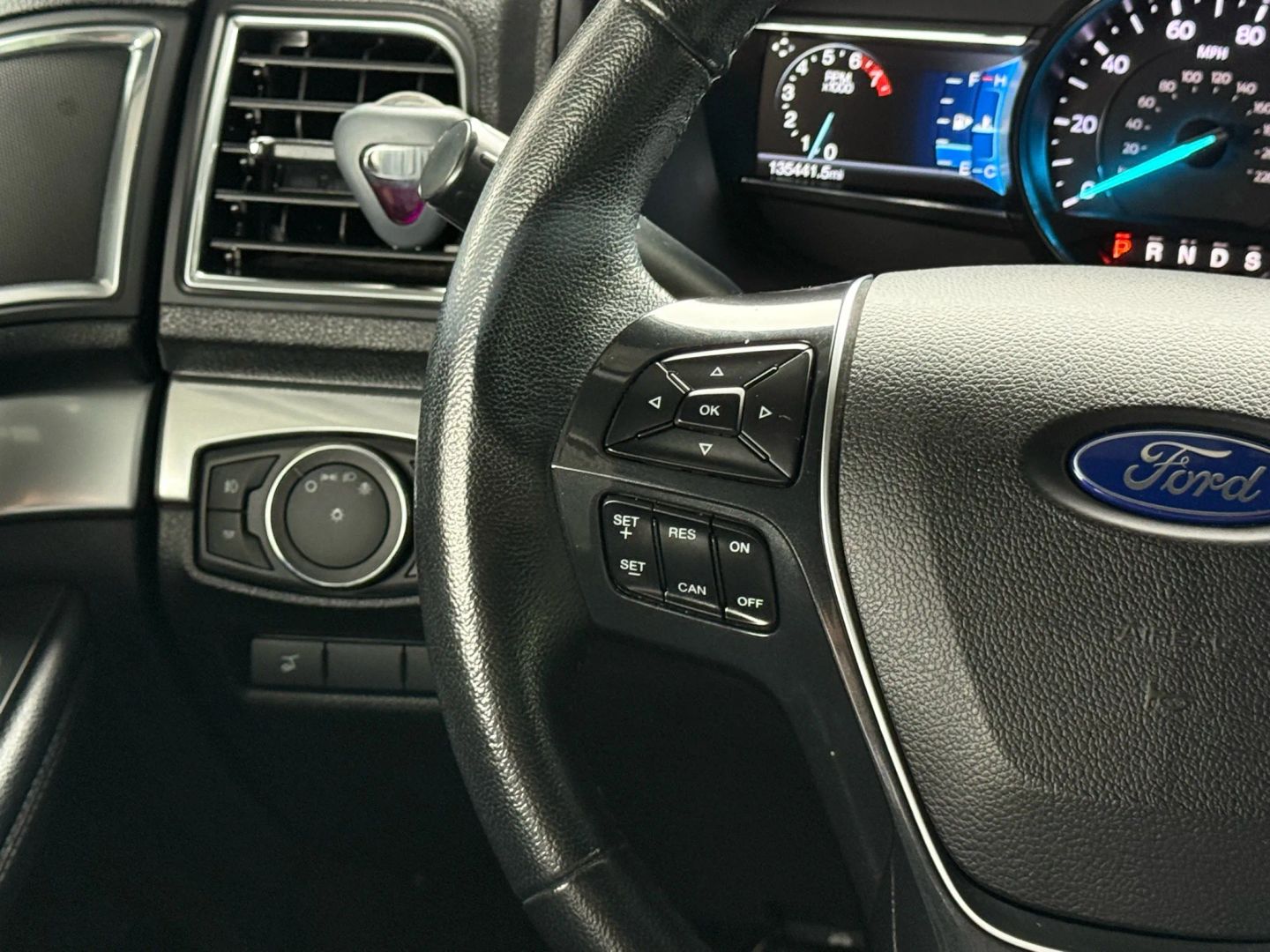 2018 Ford Explorer - Image 36