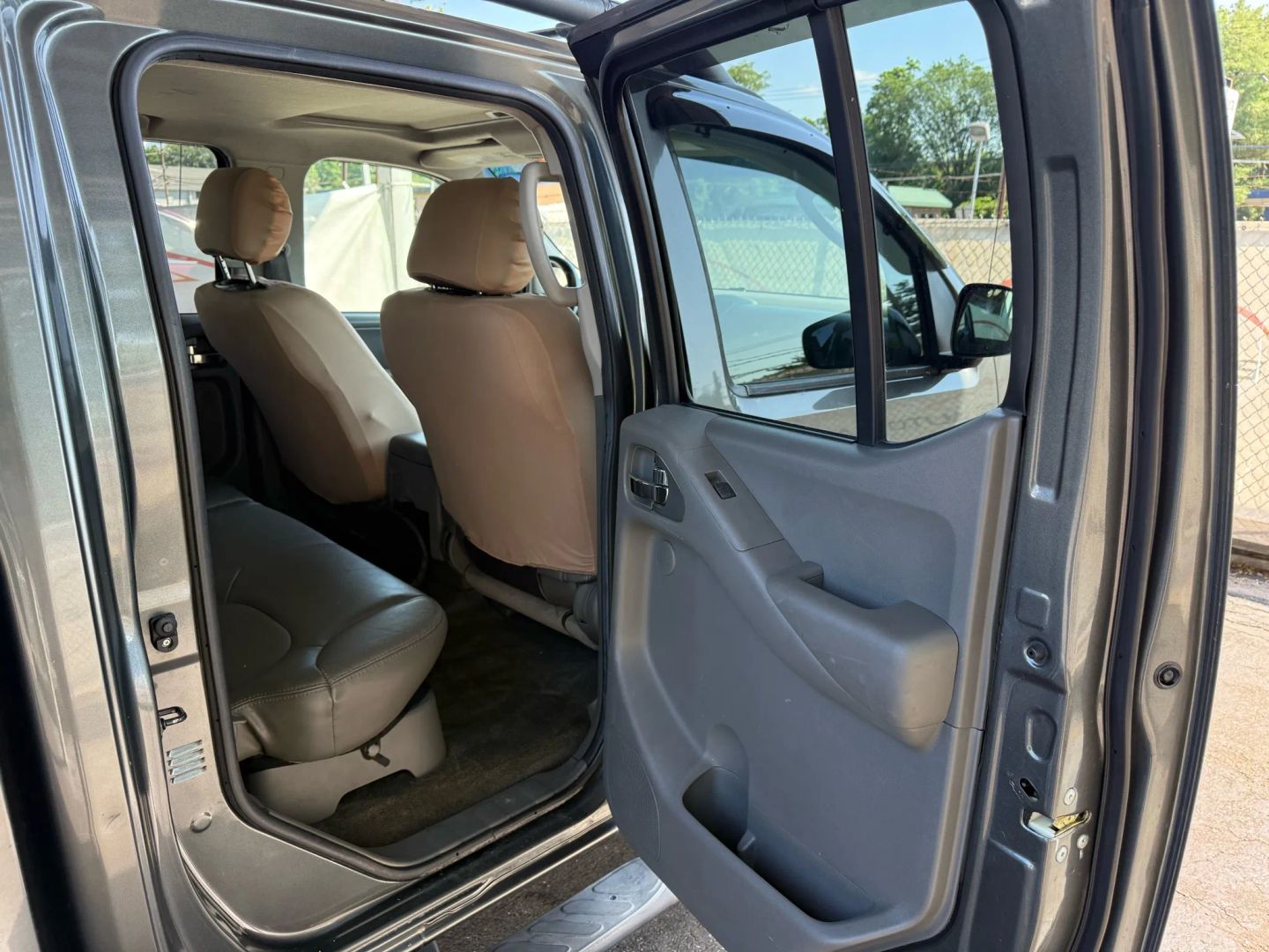 2005 Nissan Frontier Crew Cab - Image 21
