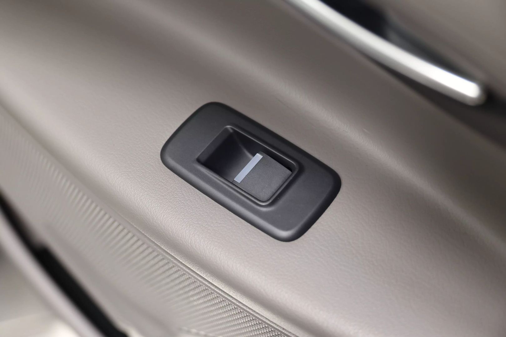 2019 Jaguar Xe - Image 78