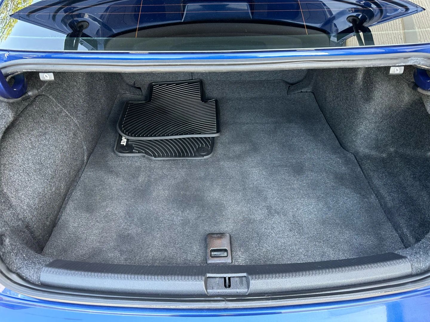 2017 Volkswagen Passat - Image 19