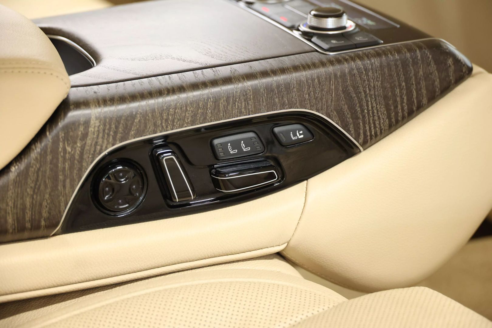 2015 Audi A8 - Image 87