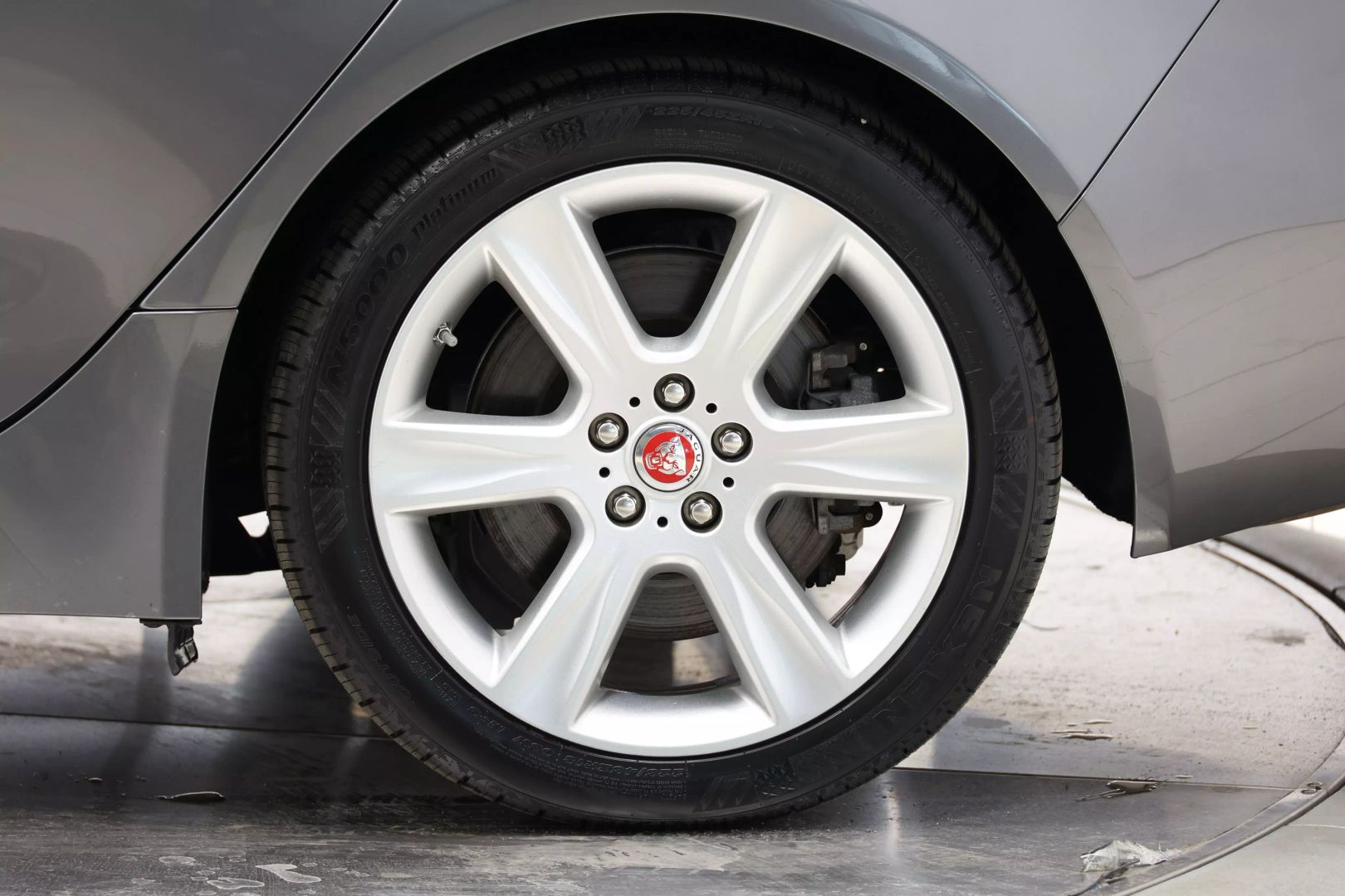 2019 Jaguar Xe - Image 103