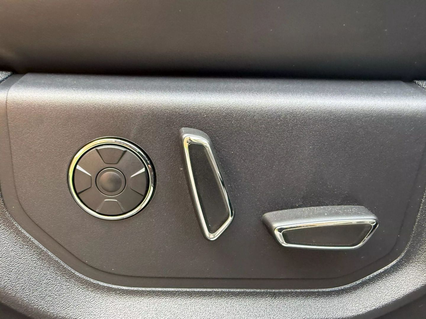 2019 Ford F350 Super Duty Crew Cab - Image 22