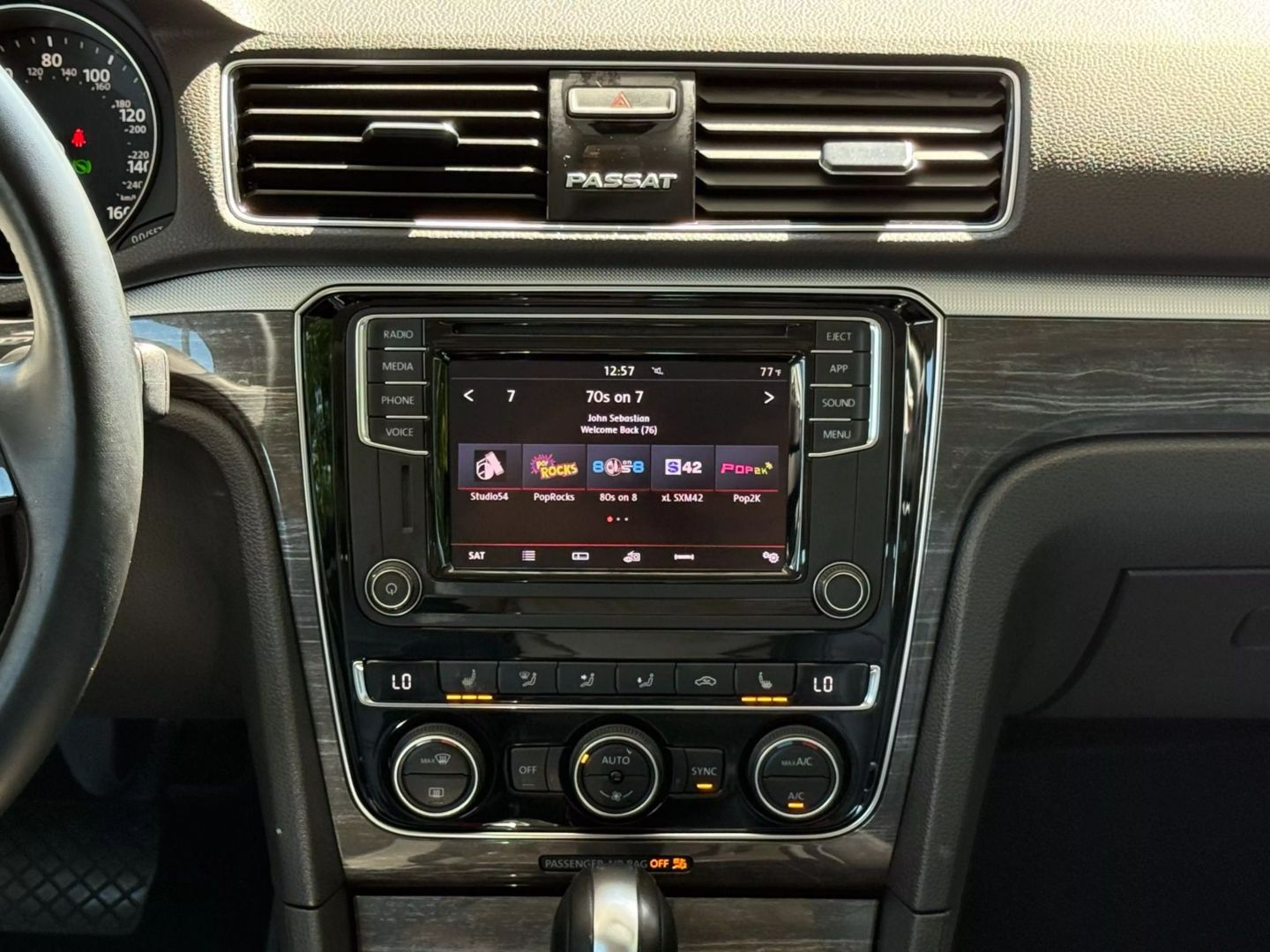 2018 Volkswagen Passat - Image 28