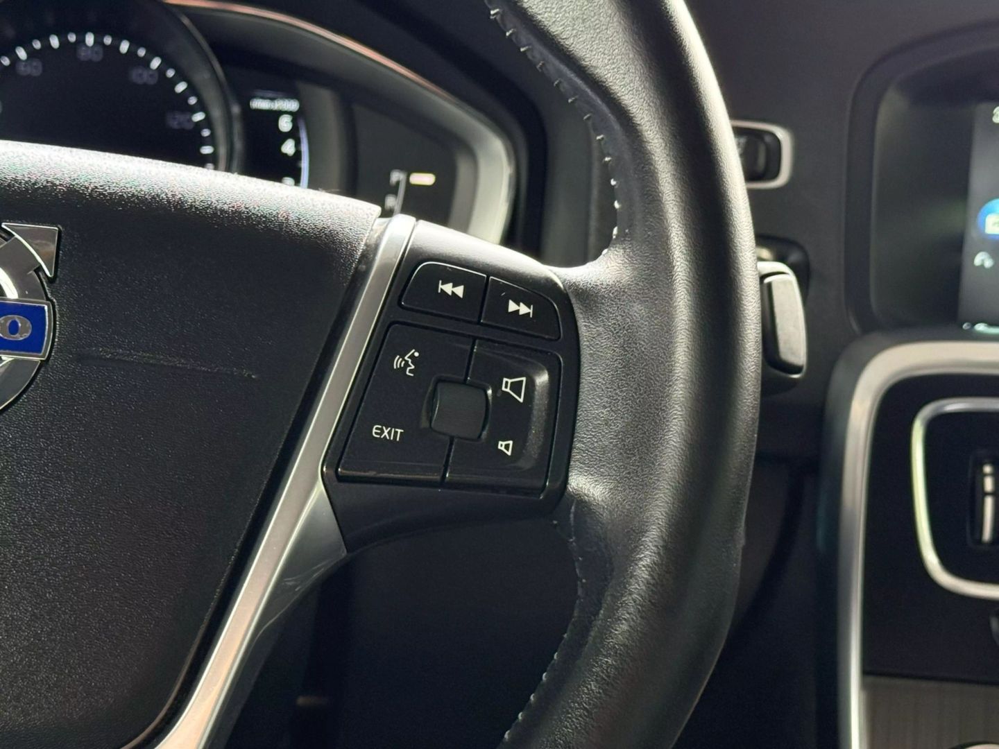 2016 Volvo S60 - Image 35