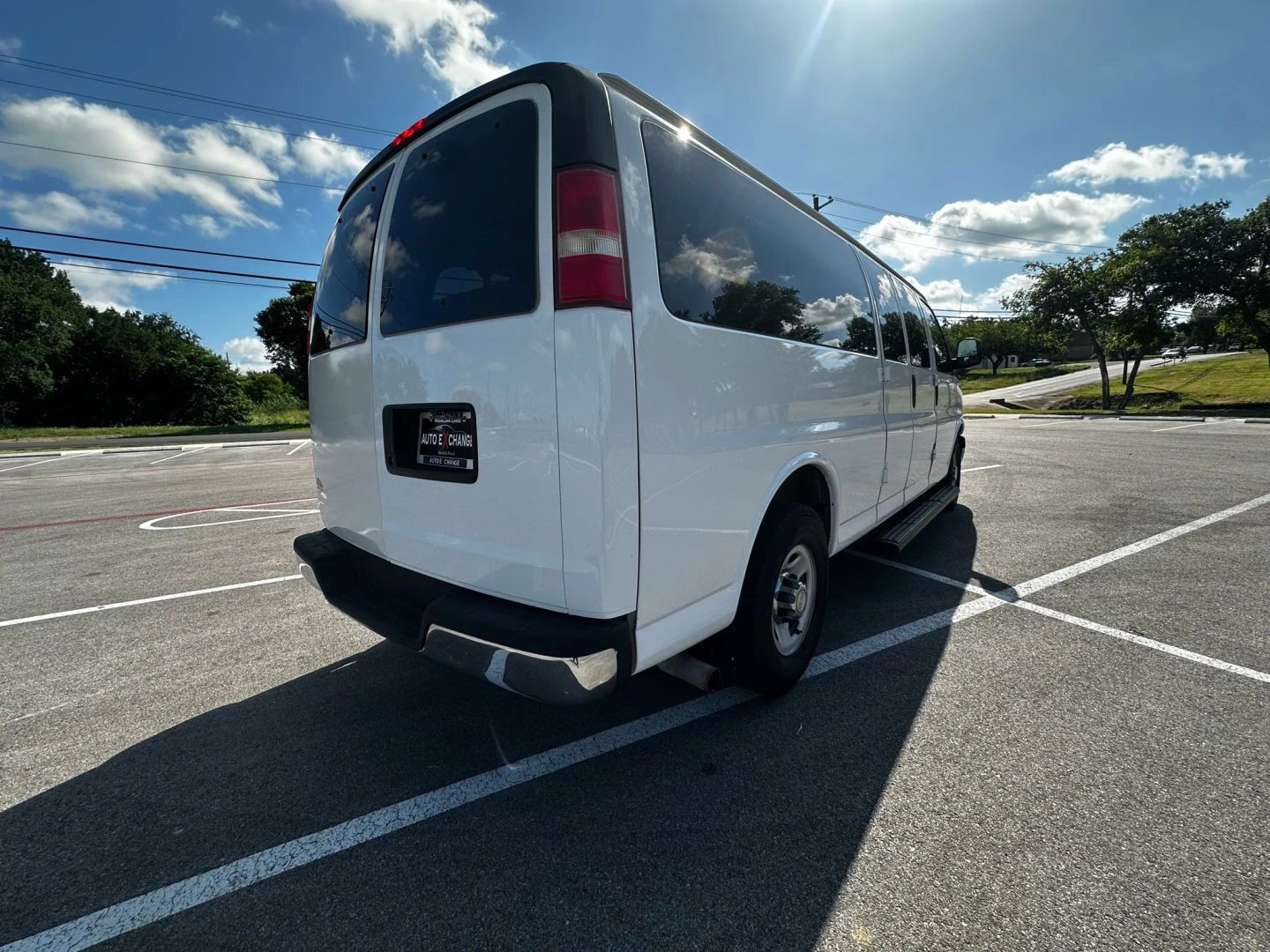 2014 Chevrolet Express 3500 Passenger - Image 10