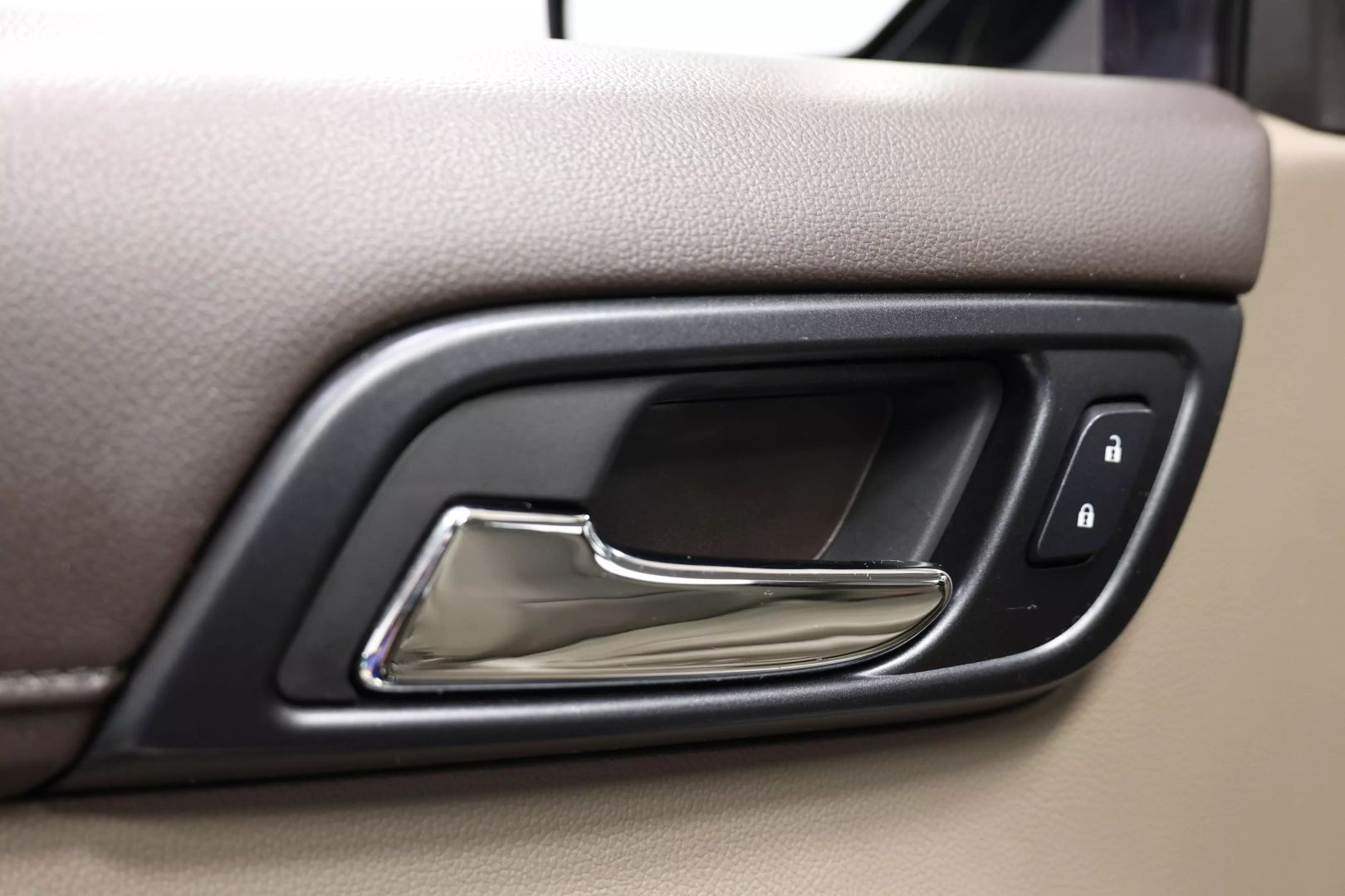 2016 Chevrolet Tahoe - Image 11